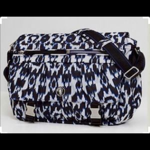 Lululemon urban Yogini messenger bag